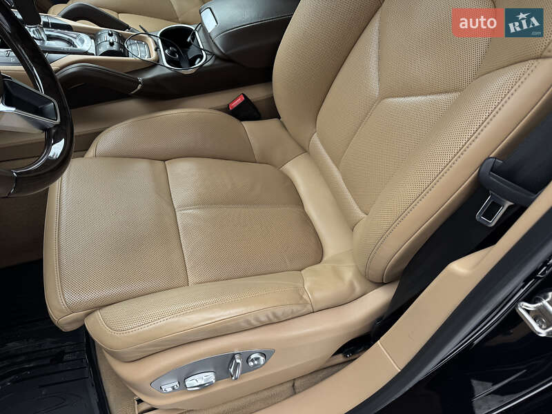 Внедорожник / Кроссовер Porsche Cayenne 2015 в Киеве