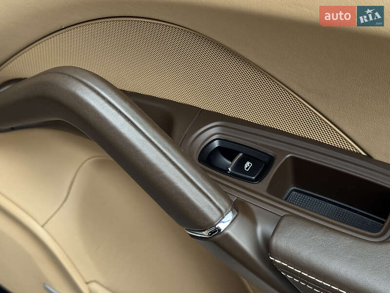 Внедорожник / Кроссовер Porsche Cayenne 2015 в Киеве