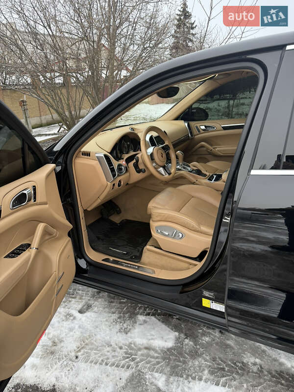 Позашляховик / Кросовер Porsche Cayenne 2015 в Дніпрі