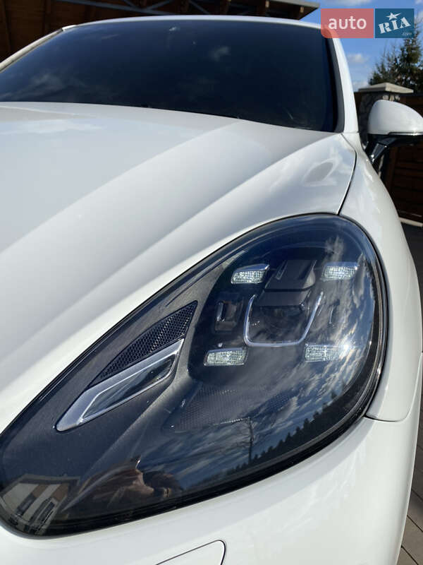 Внедорожник / Кроссовер Porsche Cayenne 2016 в Киеве