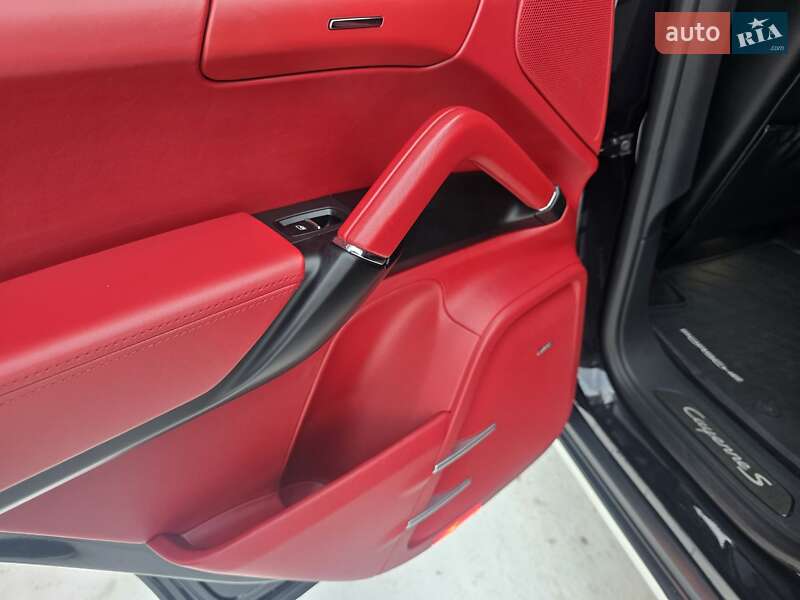 Внедорожник / Кроссовер Porsche Cayenne 2015 в Косове