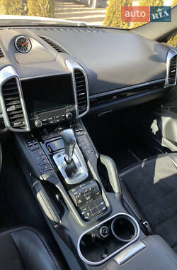 Позашляховик / Кросовер Porsche Cayenne 2016 в Києві