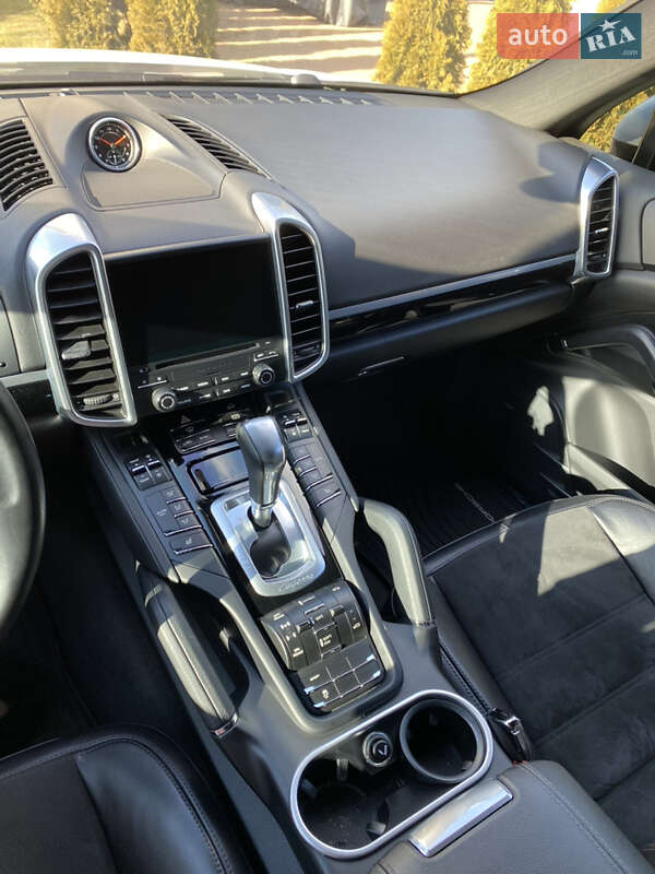 Внедорожник / Кроссовер Porsche Cayenne 2016 в Киеве