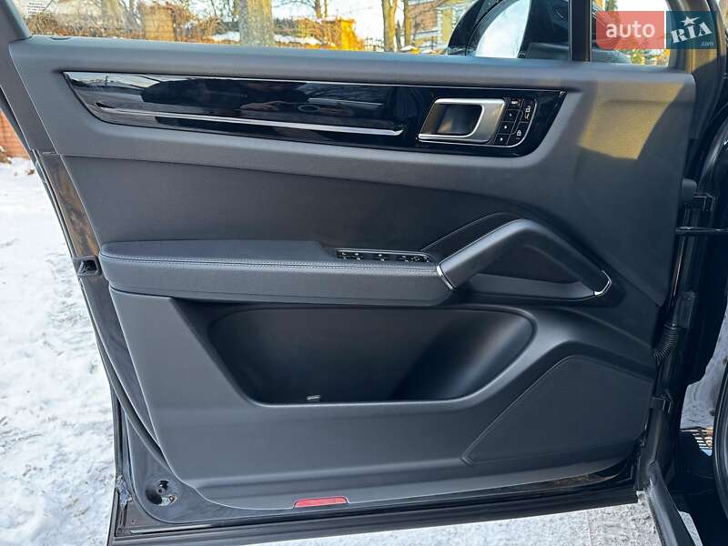 Внедорожник / Кроссовер Porsche Cayenne 2020 в Киеве