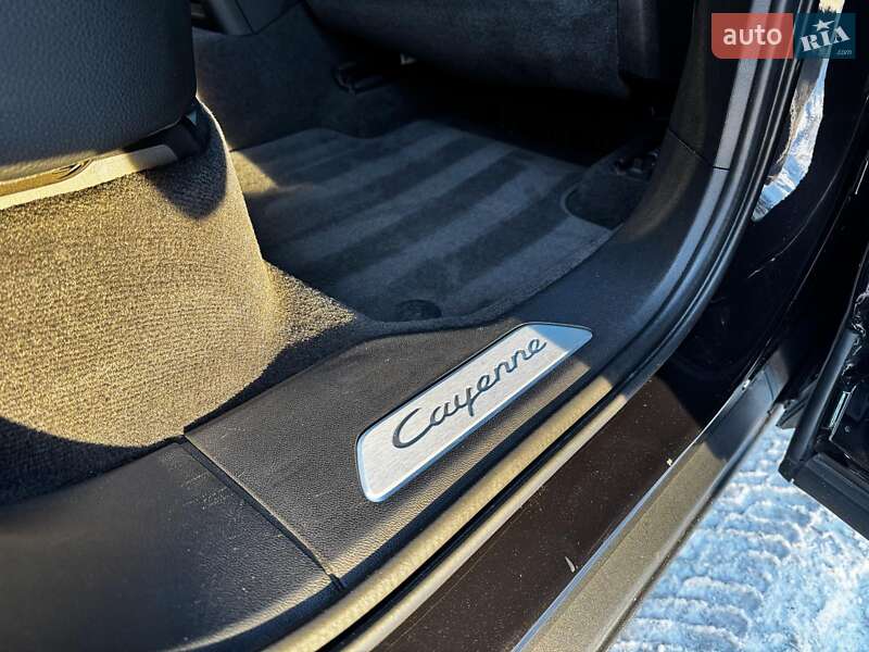 Внедорожник / Кроссовер Porsche Cayenne 2020 в Киеве