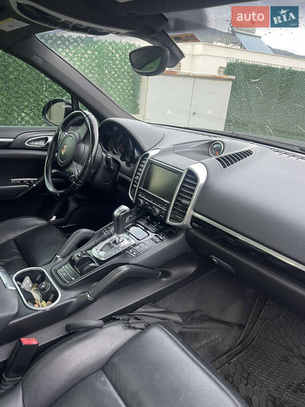 Позашляховик / Кросовер Porsche Cayenne 2012 в Ужгороді