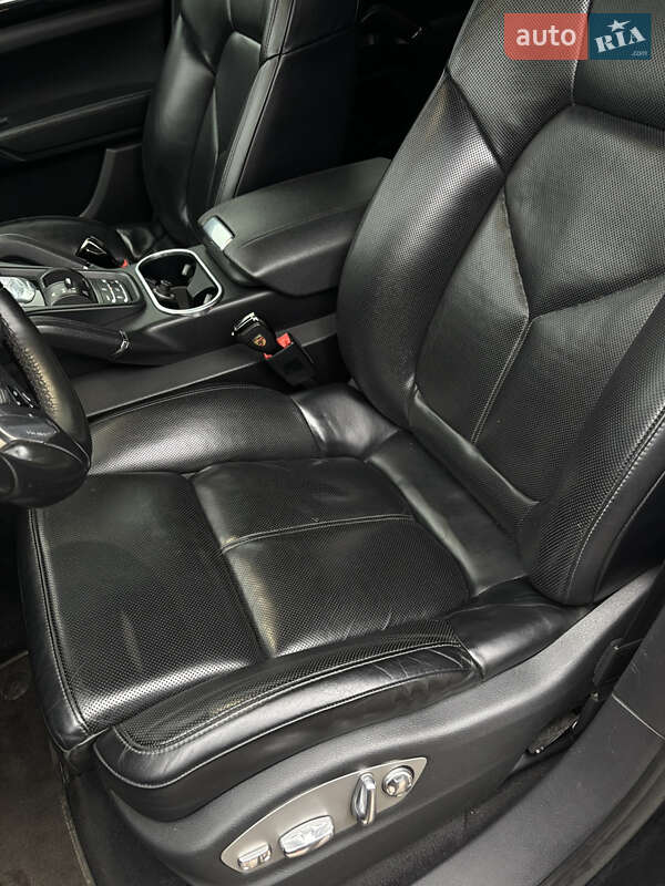 Внедорожник / Кроссовер Porsche Cayenne 2012 в Днепре