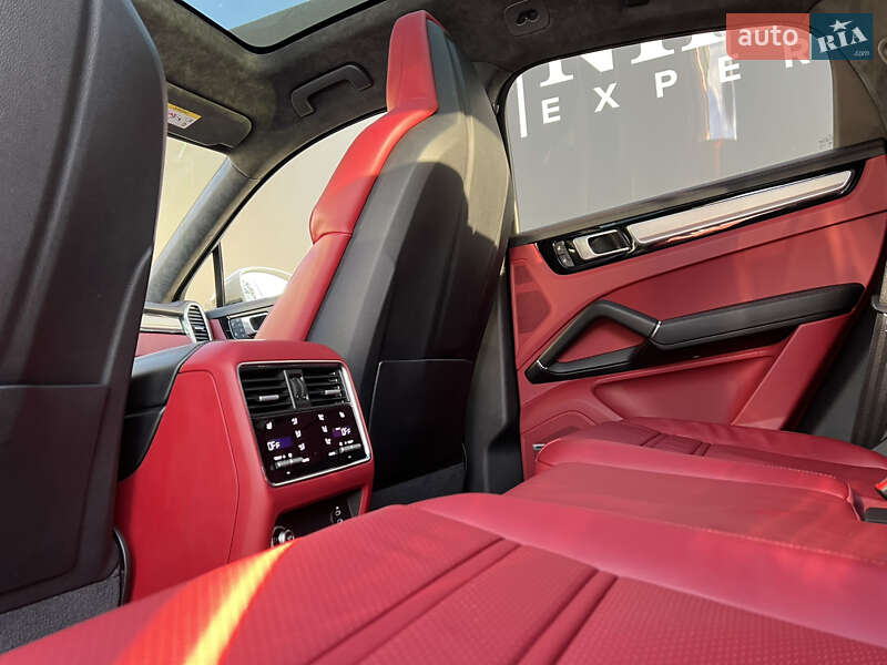Внедорожник / Кроссовер Porsche Cayenne 2022 в Львове