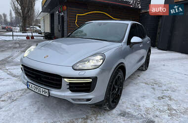 Внедорожник / Кроссовер Porsche Cayenne 2015 в Киеве