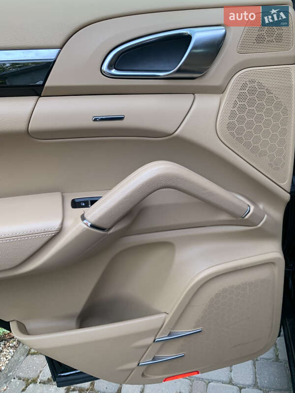 Внедорожник / Кроссовер Porsche Cayenne 2016 в Виннице