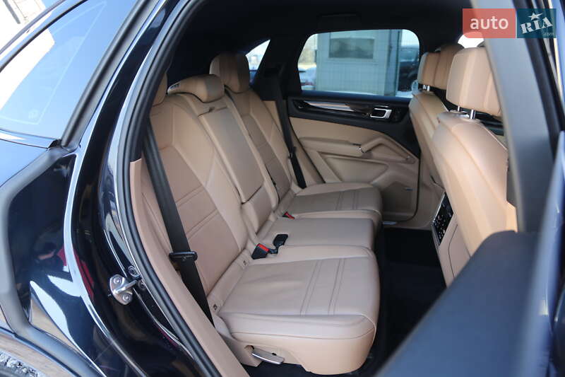 Внедорожник / Кроссовер Porsche Cayenne 2018 в Киеве