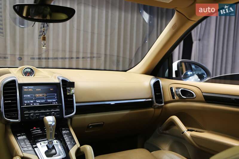 Внедорожник / Кроссовер Porsche Cayenne 2013 в Киеве