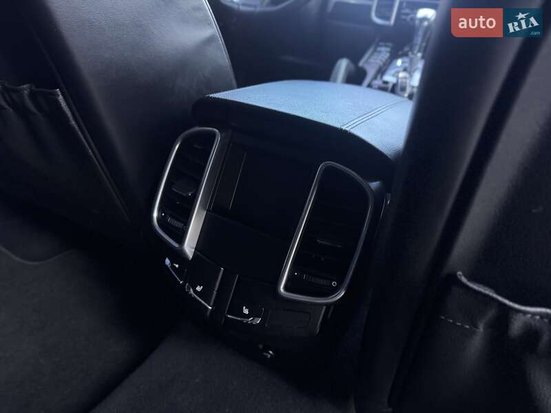 Внедорожник / Кроссовер Porsche Cayenne 2012 в Кривом Роге