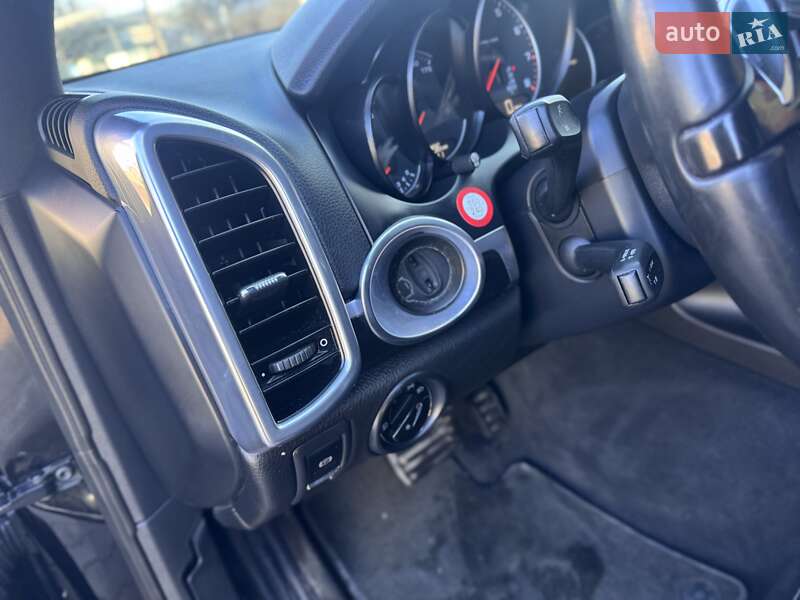 Внедорожник / Кроссовер Porsche Cayenne 2012 в Кривом Роге