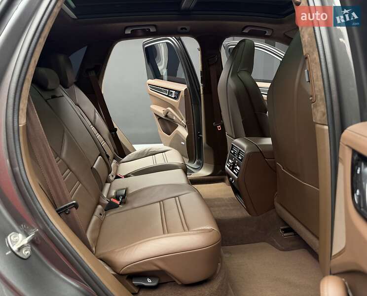 Внедорожник / Кроссовер Porsche Cayenne 2022 в Киеве