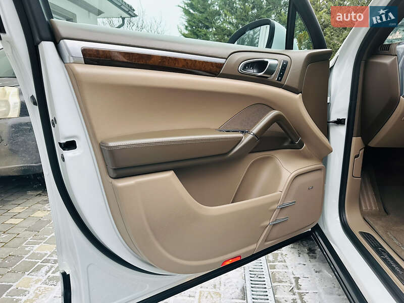 Внедорожник / Кроссовер Porsche Cayenne 2013 в Одессе