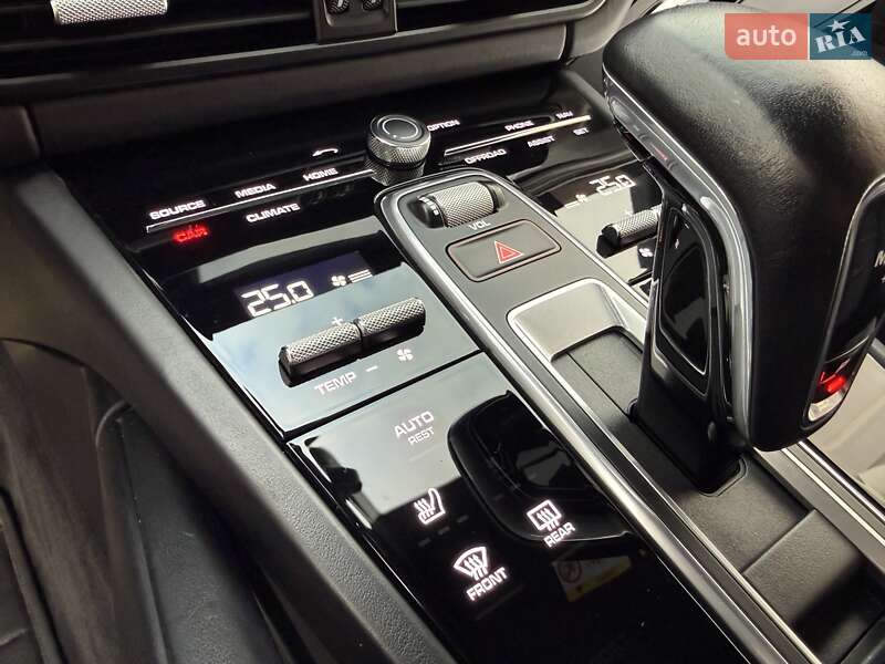 Внедорожник / Кроссовер Porsche Cayenne 2021 в Киеве