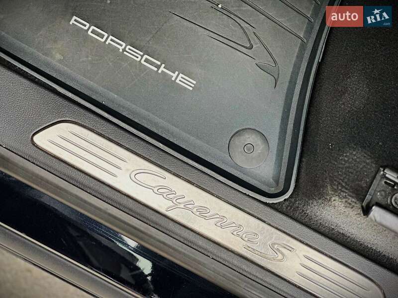 Внедорожник / Кроссовер Porsche Cayenne 2013 в Киеве