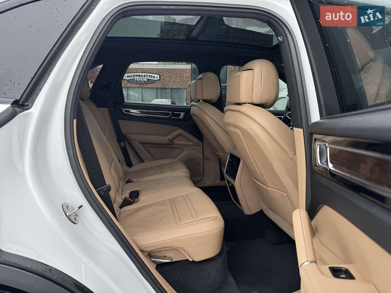 Внедорожник / Кроссовер Porsche Cayenne 2018 в Киеве