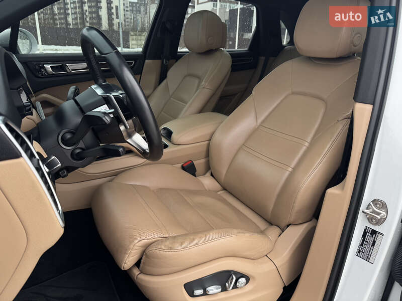 Внедорожник / Кроссовер Porsche Cayenne 2018 в Киеве