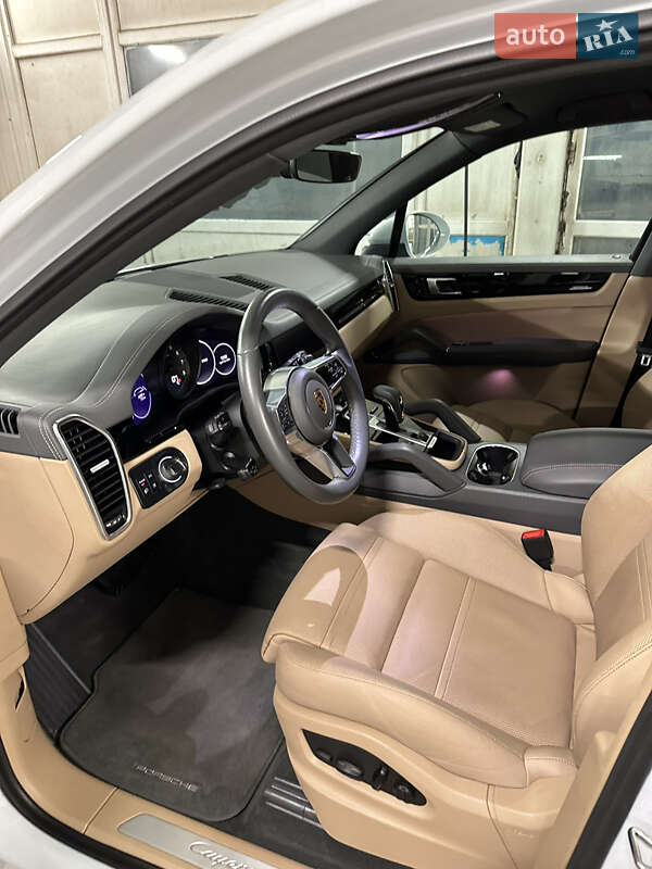 Внедорожник / Кроссовер Porsche Cayenne 2021 в Киеве