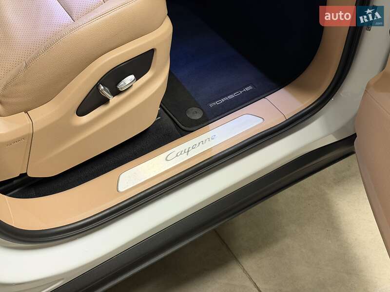 Внедорожник / Кроссовер Porsche Cayenne 2019 в Киеве