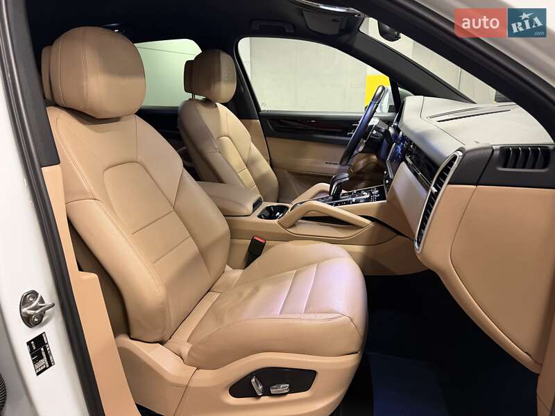 Внедорожник / Кроссовер Porsche Cayenne 2019 в Киеве