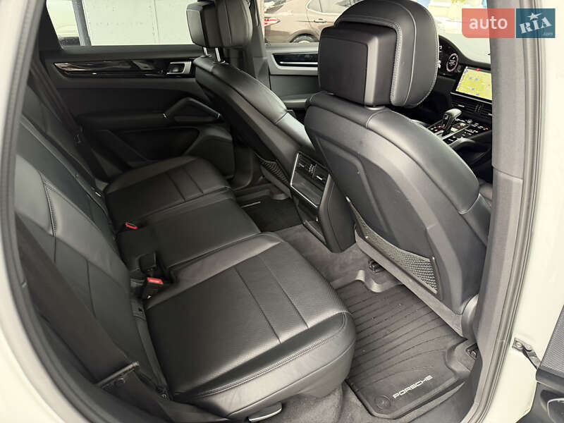 Внедорожник / Кроссовер Porsche Cayenne 2018 в Киеве