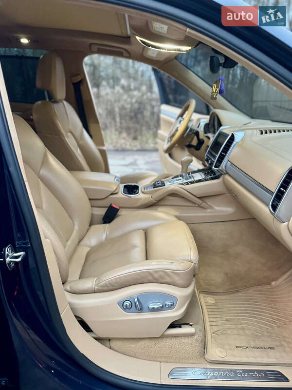 Внедорожник / Кроссовер Porsche Cayenne 2010 в Житомире