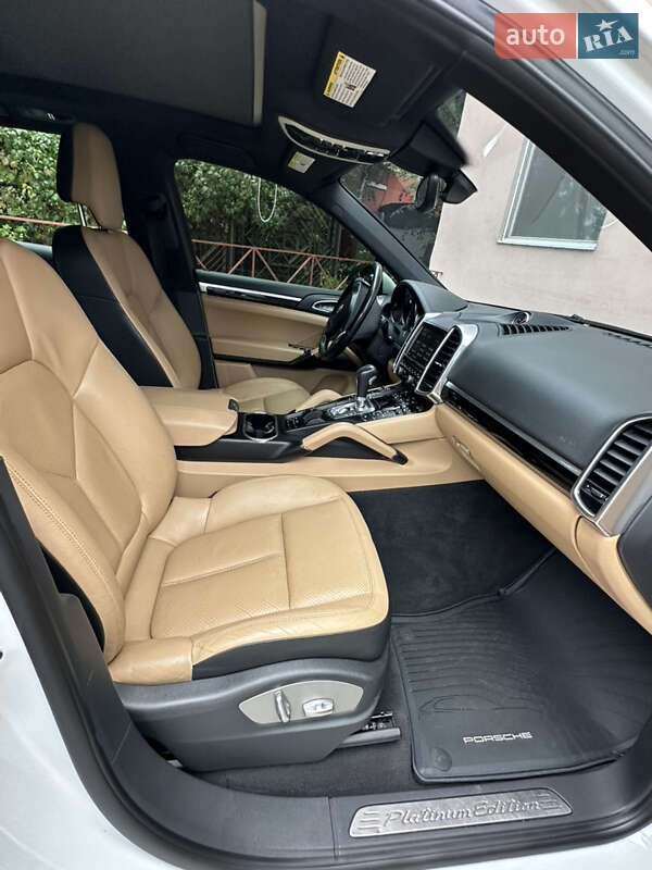 Внедорожник / Кроссовер Porsche Cayenne 2014 в Днепре