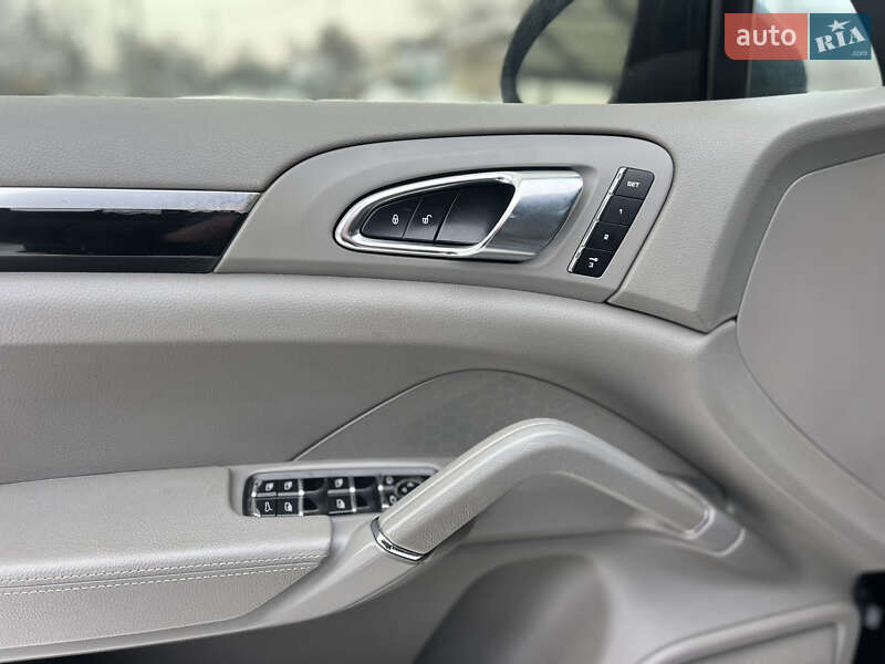 Внедорожник / Кроссовер Porsche Cayenne 2012 в Виннице
