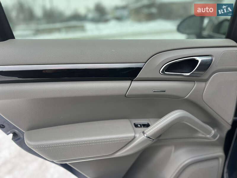 Внедорожник / Кроссовер Porsche Cayenne 2012 в Виннице