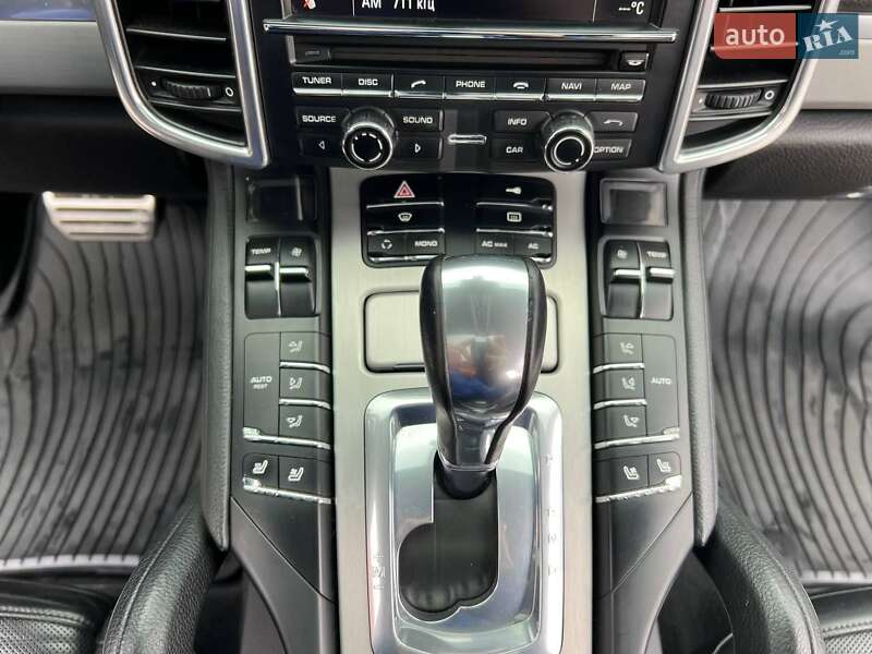 Внедорожник / Кроссовер Porsche Cayenne 2010 в Днепре