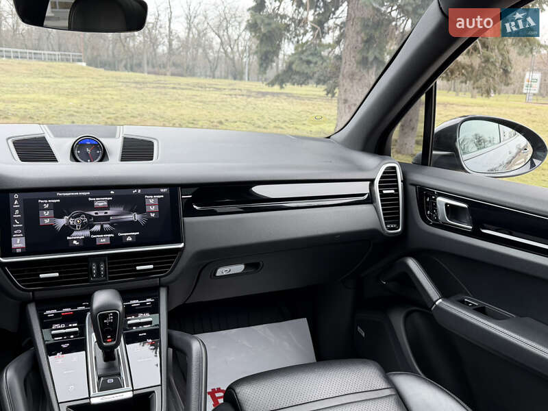 Внедорожник / Кроссовер Porsche Cayenne 2019 в Одессе