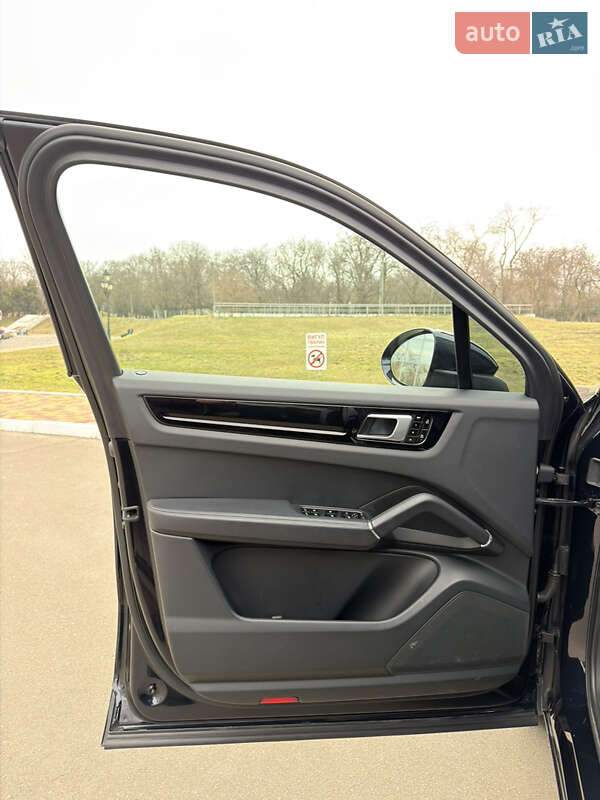 Внедорожник / Кроссовер Porsche Cayenne 2019 в Одессе