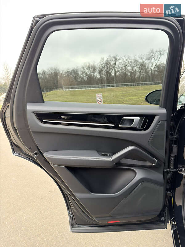 Внедорожник / Кроссовер Porsche Cayenne 2019 в Одессе