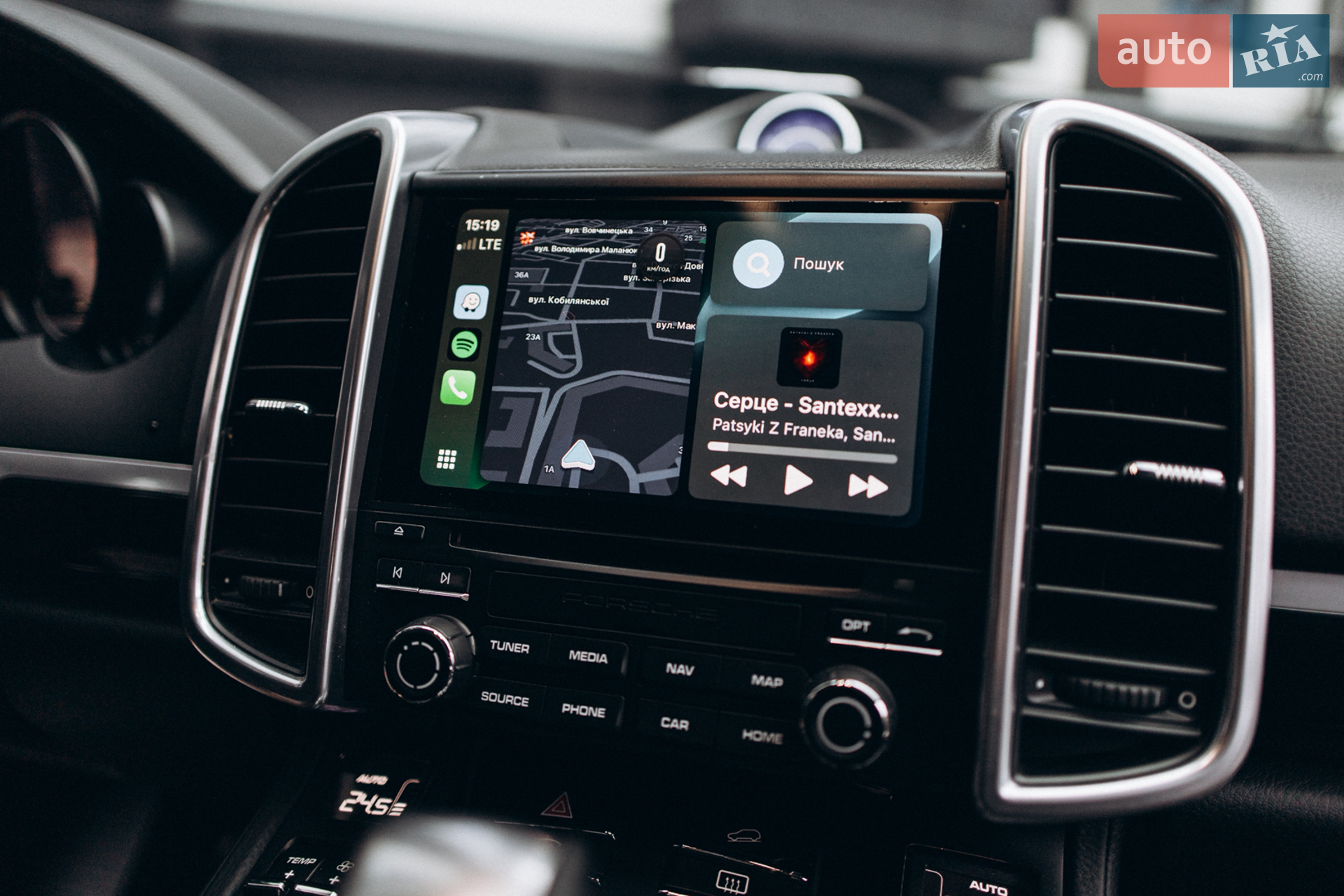 2016 Porsche Cayenne - мініатюра 22