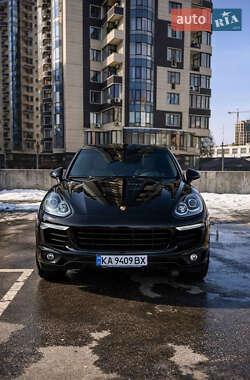 Внедорожник / Кроссовер Porsche Cayenne 2015 в Киеве
