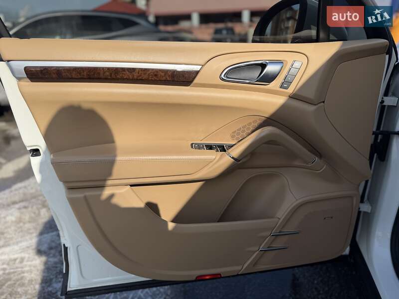 Внедорожник / Кроссовер Porsche Cayenne 2011 в Киеве фото 17 Внедорожник / Кроссовер Porsche Cayenne 2011 в Киеве