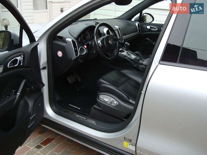 Внедорожник / Кроссовер Porsche Cayenne 2014 в Ровно