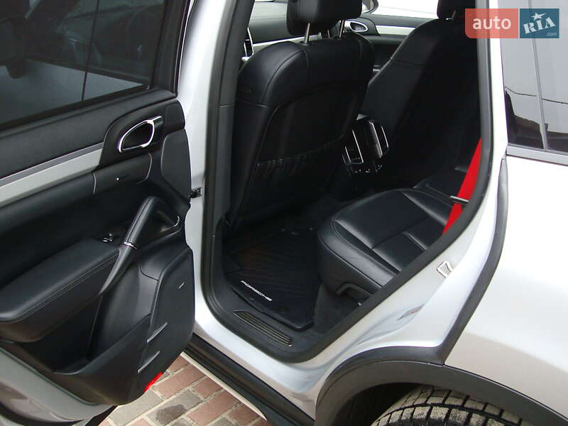 Внедорожник / Кроссовер Porsche Cayenne 2014 в Ровно