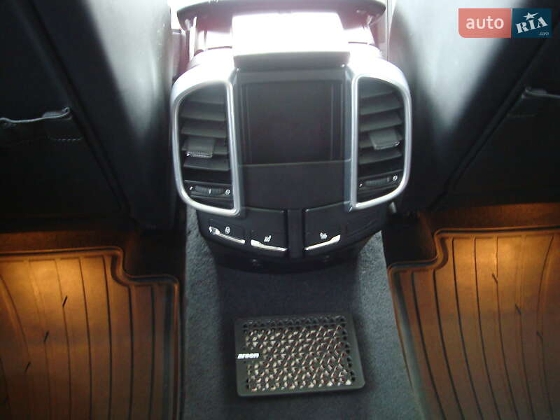 Внедорожник / Кроссовер Porsche Cayenne 2014 в Ровно