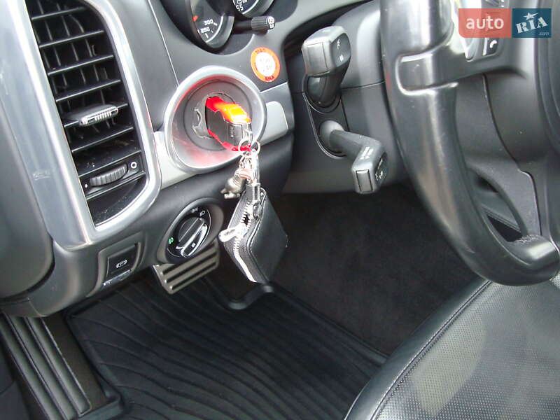 Внедорожник / Кроссовер Porsche Cayenne 2014 в Ровно