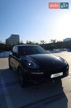 Внедорожник / Кроссовер Porsche Cayenne 2015 в Киеве