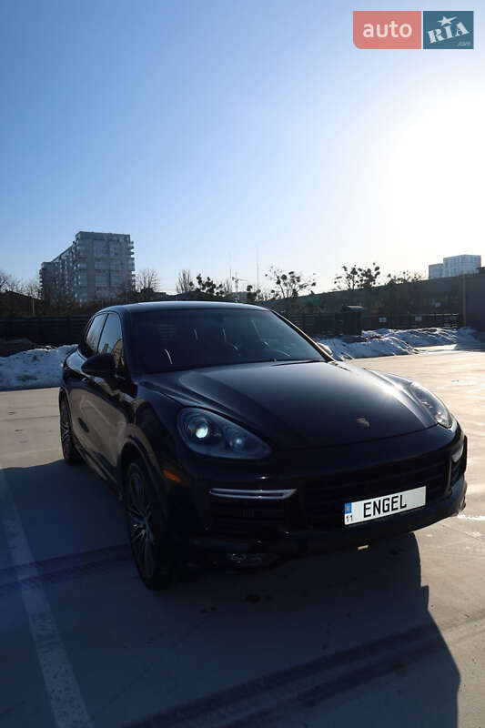 Внедорожник / Кроссовер Porsche Cayenne 2015 в Киеве
