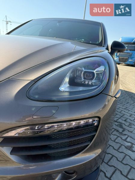 Позашляховик / Кросовер Porsche Cayenne 2012 в Луцьку