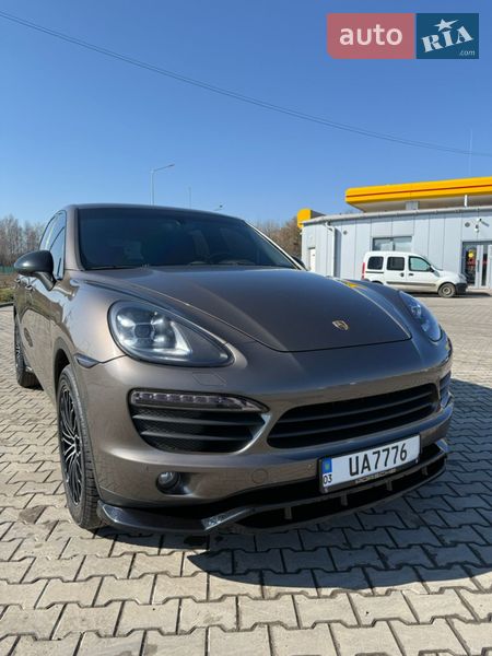 Позашляховик / Кросовер Porsche Cayenne 2012 в Луцьку
