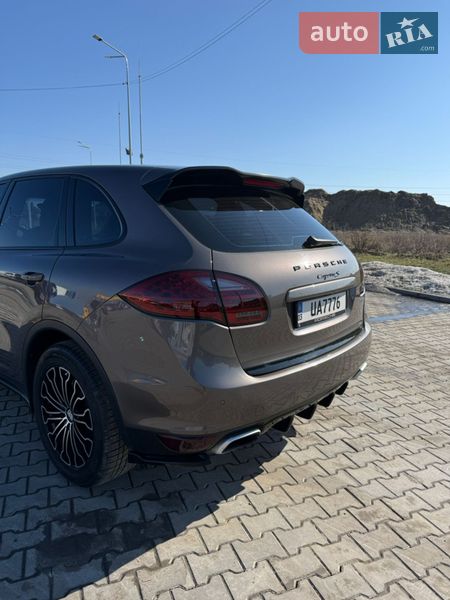 Позашляховик / Кросовер Porsche Cayenne 2012 в Луцьку