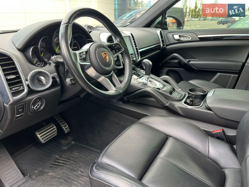Внедорожник / Кроссовер Porsche Cayenne 2016 в Киеве