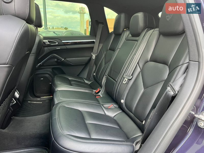 Внедорожник / Кроссовер Porsche Cayenne 2016 в Киеве